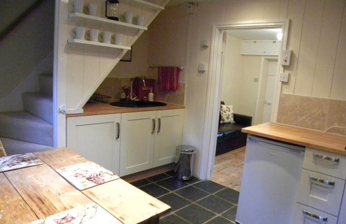 Hook Norton Cottage | Cosy cottage with great pubs and brewery within walking distance. Pet friendly