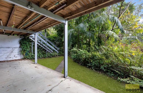 Currumbin Apartment | Cosy Currumbin Cottage