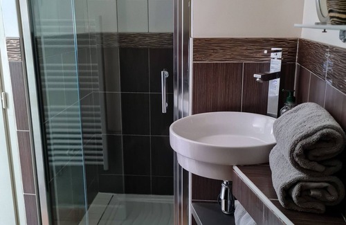 Saint-Priest House | Cosy double room overlooking the street in a charming house