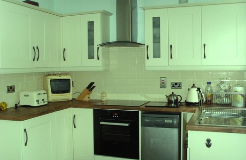 Marshbrook Cottage | Cosy ex Railway Cottage with WiFi & EV charger