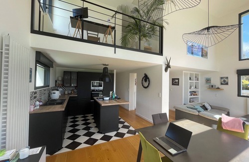 Chateaugiron House | Cosy family home with large garden - 10 min Rennes - 1h Mont Saint-Michel