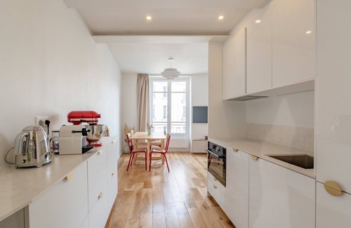 Saint-Vincent-de-Paul Apartment | Cosy Faubourg St Martin retreat