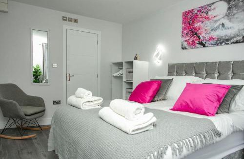 Crystal Palace Apartment | Cosy Flamingo Studio in Sydenham