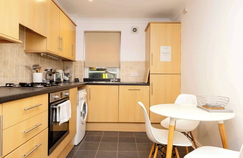 West End Apartment | Cosy Flat near the City Centre