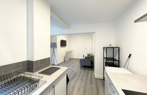 Birkenhead House | Cosy Group house in Birkenhead
