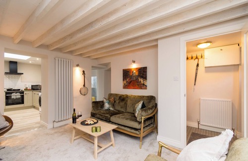 Hillsborough Cottage | Cosy historic cottage in Hillsborough, near Belfast, Dublin & local attractions