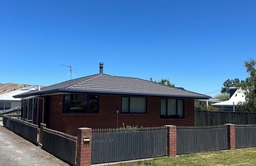 Blenheim House | Cosy Home close to Town