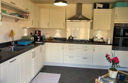 Grantham House | Cosy Home in Quiet Village