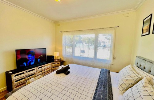 St. Albans House | Cosy Homes - 15 Minutes Away From Melbourne Airport