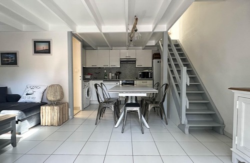 Les Mathes House | Cosy House Near Beach - 2 BR, Private Terrace, WiFi, Parking, Pet-Friendly, Sleeps 4