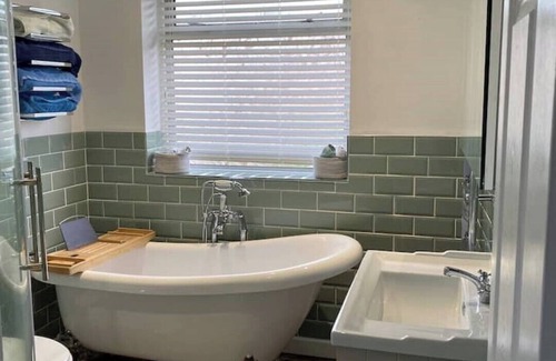 Catshill House | Cosy House Rural Setting