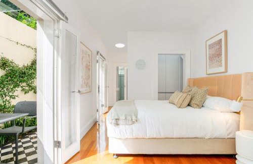 Lewisham Apartment | Cosy Inner West Studio with Courtyard