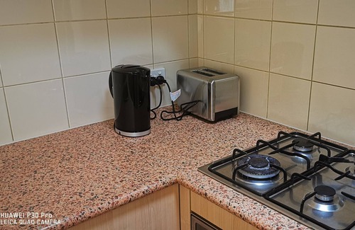 Kelmscott Villa | Cosy Kelmscott Holiday Home Full airconditioned bedrooms for your comfort