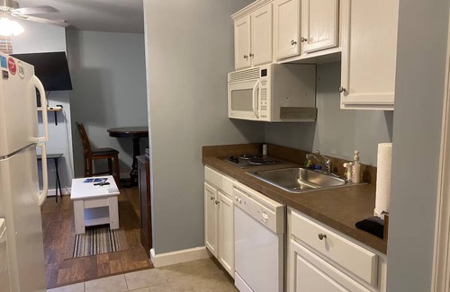 Smith Mountain Lake Condo | Cosy Lakefront Condo - 1-bedroom w/WiFi & fitness room in wonderful Huddleston