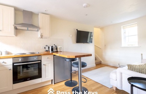 Radley House | Cosy loft apartment near Oxford I Pass the Keys
