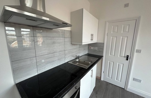 Goodmayes Apartment | Cosy London Apartment by Underground Train station - Starlet Stays