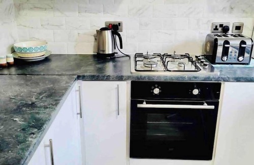 Whitefield House | Cosy Manchester Home|Free Wi-fi & Parking