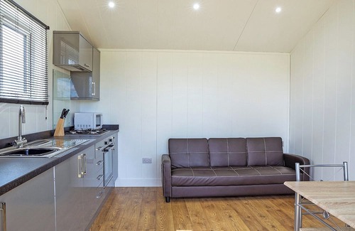 Hutton Rudby Ski Chalet | Cosy micro lodge, perfect for a romantic or family retreat.