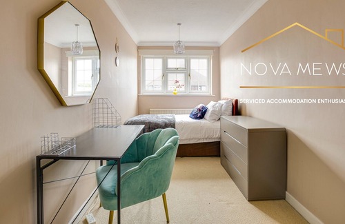 Ashford House | Cosy, modern house near Legoland, Windsor & Heathrow