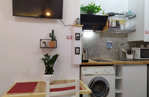 Blloku Apartment | Cosy modern studio in bllok with balcony