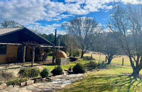 Briagolong House | Cosy Mud brick Bush-Getaway nPet Friendly & country Views