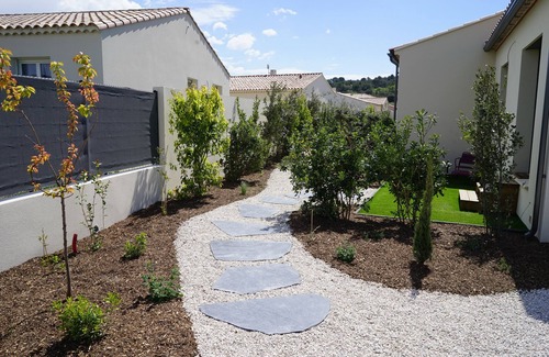 Piolenc House | Cosy new house in Provence, terrace