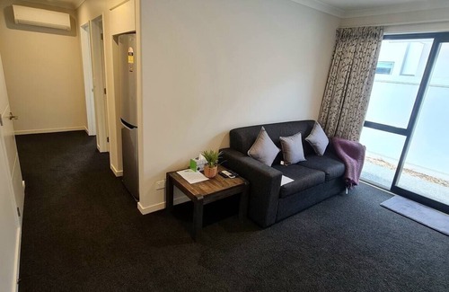 Halswell House | Cosy next to wigram reserve- Breakfast/Netflix