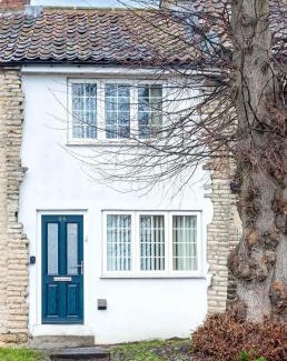 Pickering House | Cosy one bedroom cottage in Pickering