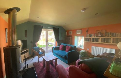 Thornhill House | Cosy one-bedroom Cottage - Parking Pets