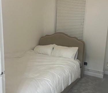 New Cross Apartment | Cosy one bedroom flat in Newcross London