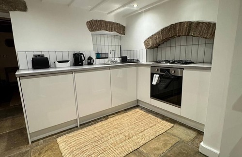 Combs Cottage | Cosy Peak District Cottage