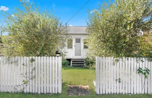 Urangan House | Cosy Queensland Charm - A Family, Friendly Cottage