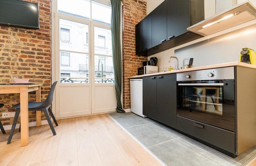 Lower Town Apartment | Cosy red-brick studio (close to Grand-Place & Bourse)