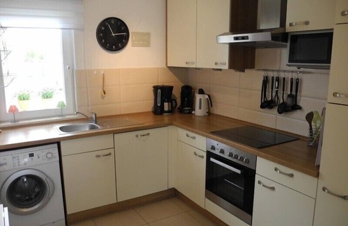 Glowe House | Cosy semi-detached house with sauna, Jacuzzi, fireplace, near the beach