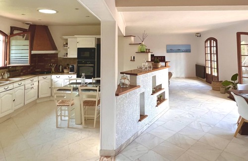 Merignac House | Cosy southern house with landscaped garden