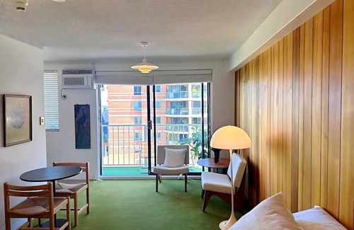 Bondi Junction Apartment | Cosy Studio in Bondi Junction in 1970s building