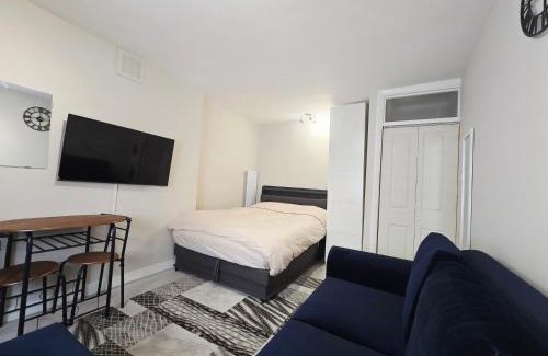 Churchill Apartment | Cosy studio Victoria
