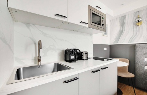 18th Arrondissement Apartment | Cosy Studio with Air Conditioning -Near Montmartre