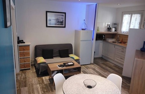 Palau-del-Vidre Apartment | 🏡 Cosy T2 Classified 3★ - Private Parking, Bikes Included, Quiet & Near Center