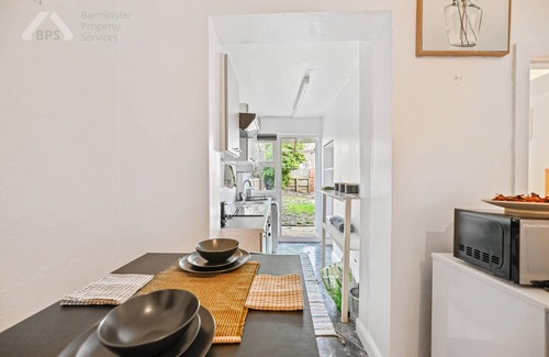 Tottenham Apartment | Cosy Tottenham Apartment Sleeps 4