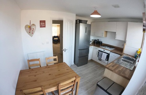 Pont Yates House | Cosy townhouse near Kidwelly (Free Wifi)