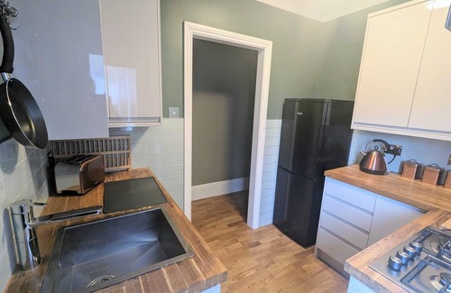 Westcliff-on-Sea Apartment | Cosy, Two-bedroom , ground floor flat