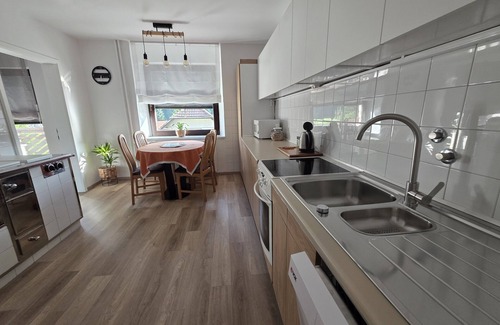 Dane Apartment | Cosy Two Bedroom Apartment with Balcony in Rob