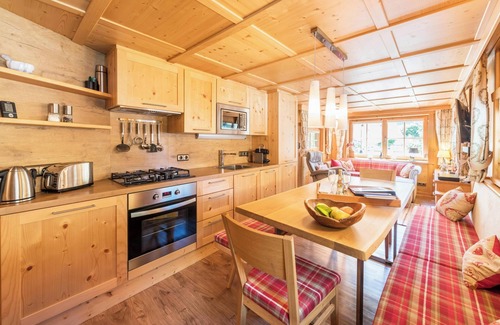 Distelberg Ski Chalet | Cosy Vacation Home "Chalet Zur Auszeit" in the Zillertal Area with Mountain View