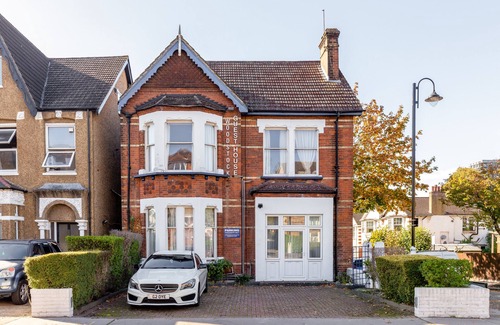 Fairfield House | Cosy Victorian Building, close to city centre and amazing public transport links