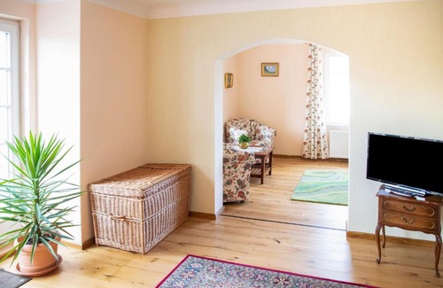 Ziegenhals Apartment | Cosy Villa in K nigs Wusterhausen OT Niederlehme with Garden