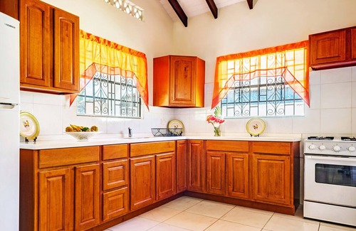 Villa Villa | Cosy villa near beach front, jacuzzi decked, WiFi, air-conditioned