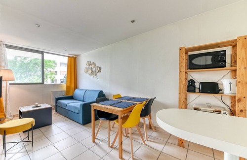 Zola - Pressense Apartment | Cosy, well-located apartment in Gratte-Ciel