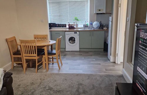 Thundersley Apartment | Cosy whole apartment with a fully equipped work station.