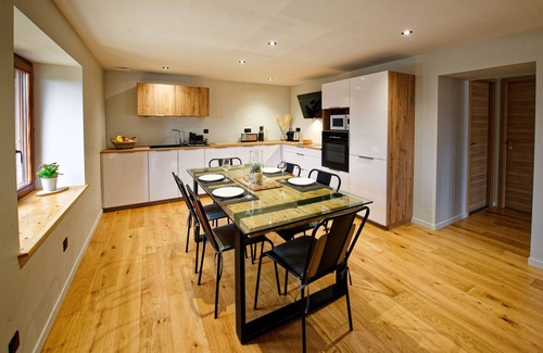 Cuttura Apartment | Cosy*Wifi/Netflix*Modern - at Ô JurassiK
